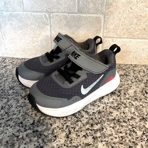 Toddler Boys Nike Sneakers 6T